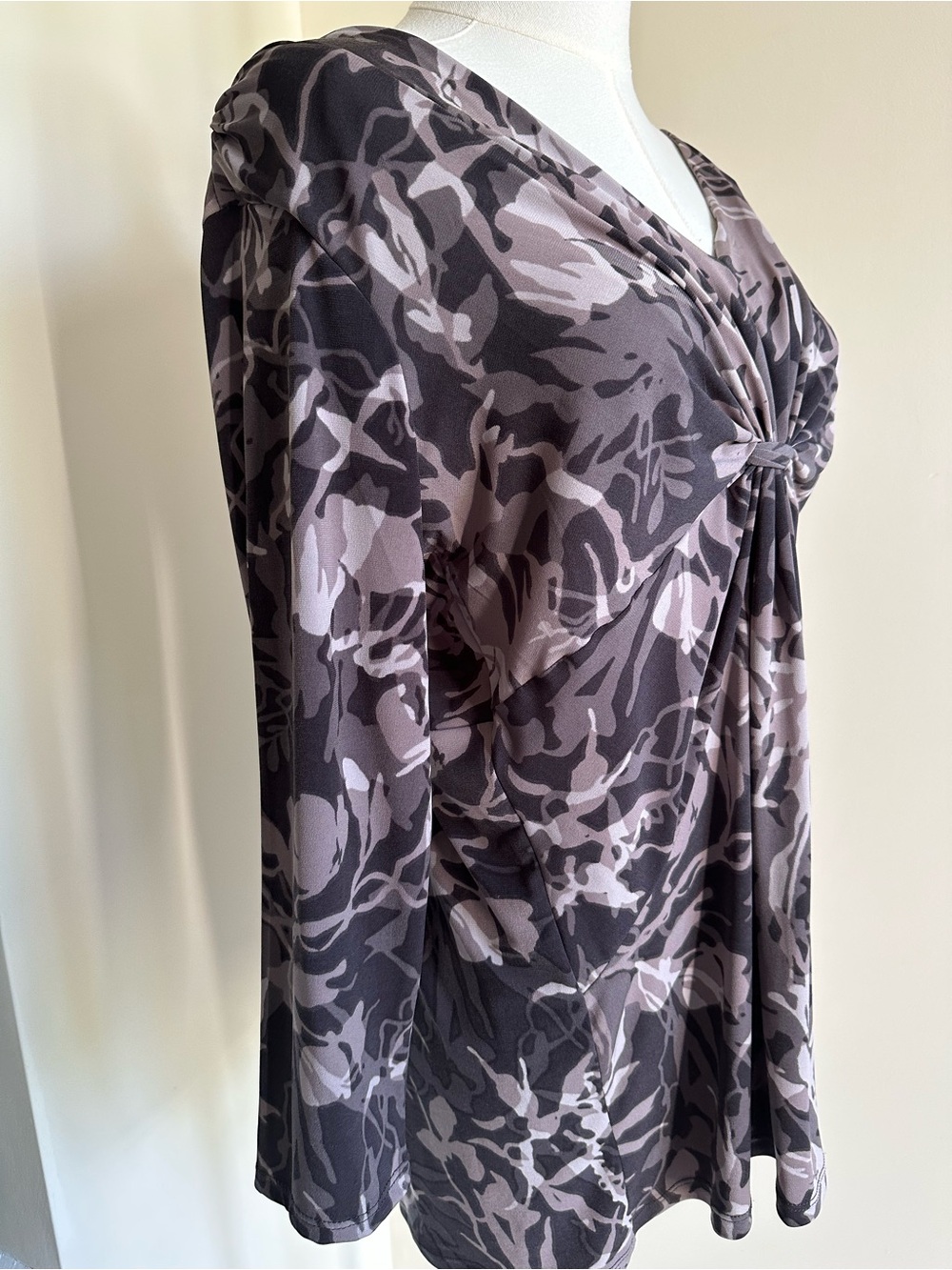 EUC Daisy Fuentes Blouse- Large - Picture 3 of 8